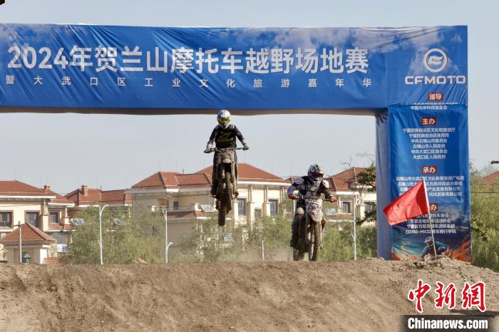 宁夏贺兰山上演极限狂飙：六天越野车摩托激战