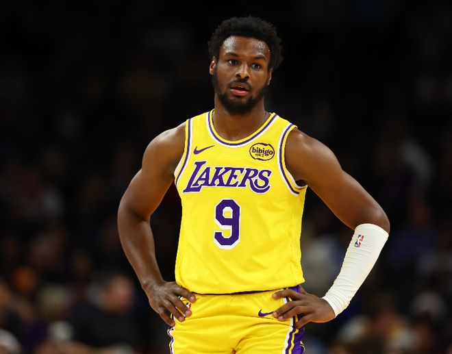 湖人队力克骑士四星闪耀赛场