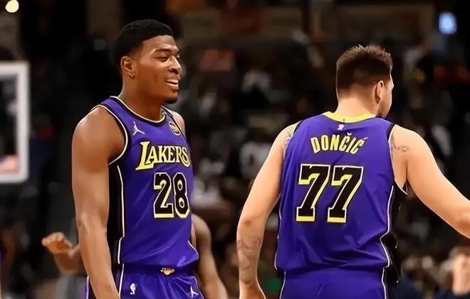 湖人队力克骑士四星闪耀赛场