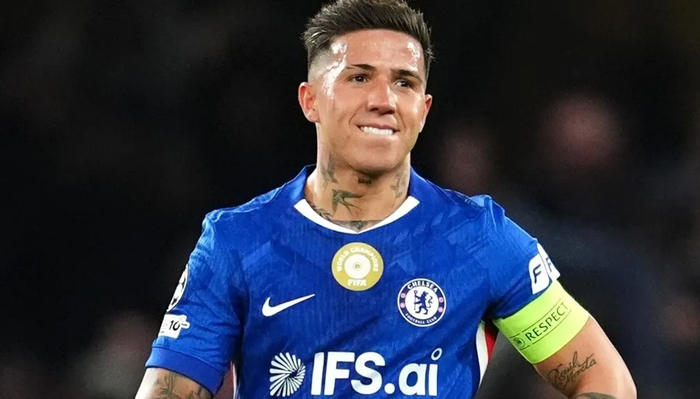 皇马签约18岁前锋引热议，弗里克续约巴萨至20