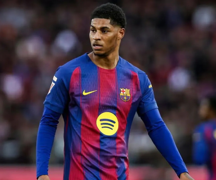 皇马签约18岁前锋引热议，弗里克续约巴萨至20