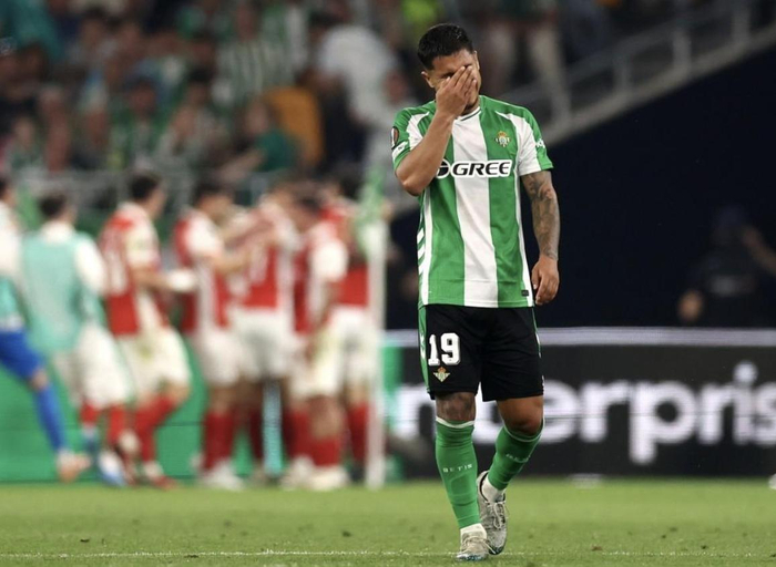 贝蒂斯主场2-0领先遭布拉加逆转，总比分3-5出局