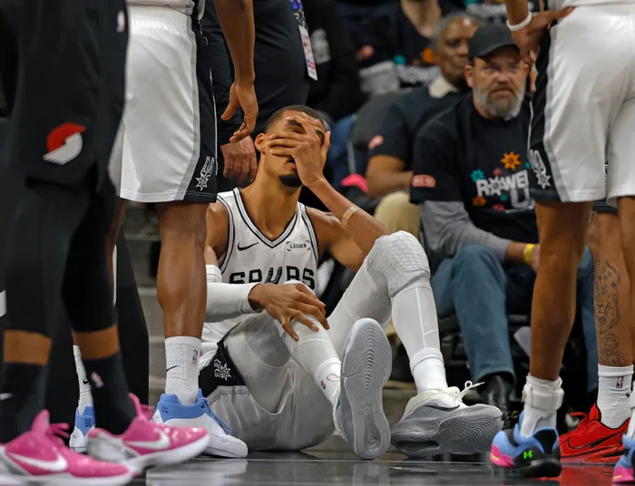 文班亚马伤退马刺惜败系列赛陷入生死战