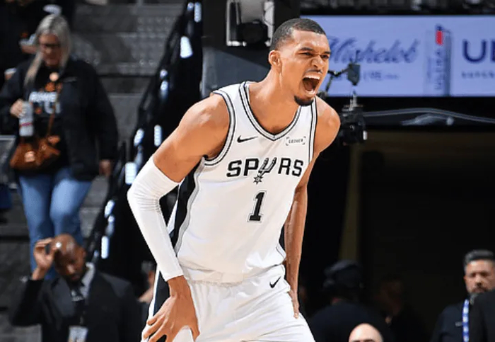 文班亚马伤退马刺惜败系列赛陷入生死战