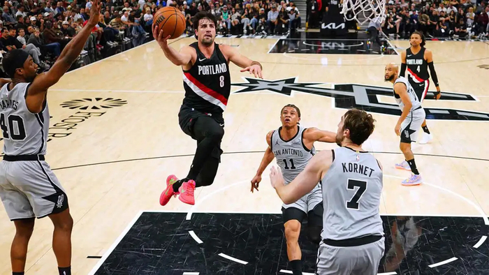 文班亚马伤退马刺惜败系列赛陷入生死战